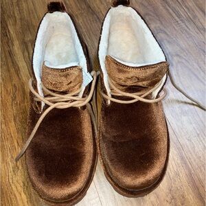 Bearpaw Skye Carmel velvet lace up lined boots 8